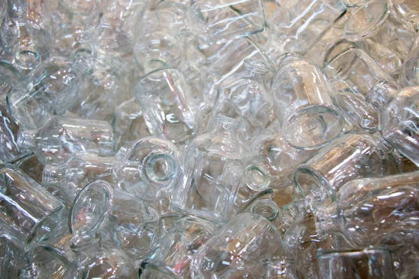 Boş küçük şeffaf şişeler seti