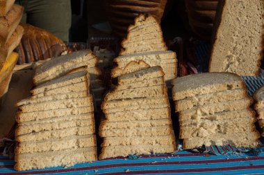 Geleneksel Türk tarzı ekmek dilimleri