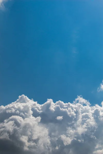 Nuvens Escuras Cinzentas Estão Céu — Fotografia de Stock