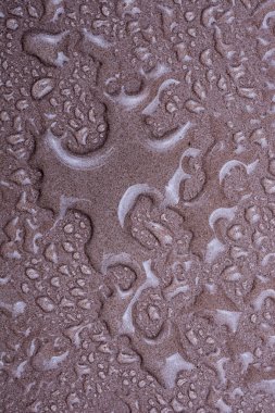 Yakın plan görüntüde su damlalarıyla kaplı arkaplan