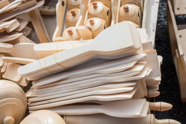 Tahtadan yapılmış çay kaşıkları.