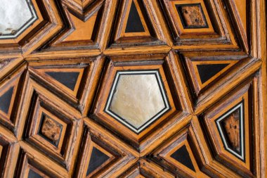 Osmanlı sanatı İnci kaküllerin Anası örneğidir