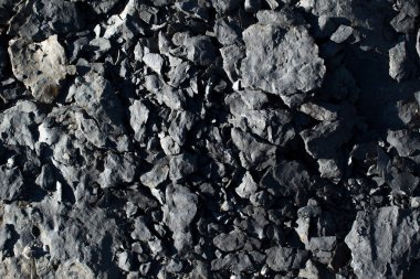 Arkaplan dokusu küçük çakıl taşlarıyla dolu.