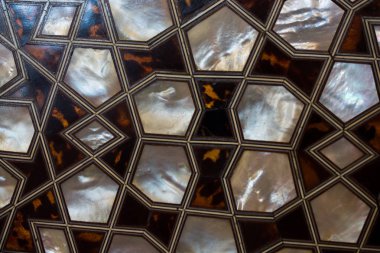 Osmanlı sanatı İnci kaküllerin Anası örneğidir