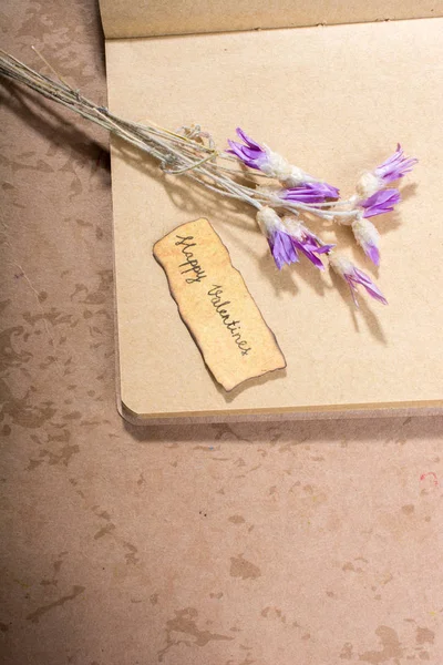Virág Valentin Nap Megfogalmazását Szakadt Papír Szeretet Fogalma — Stock Fotó