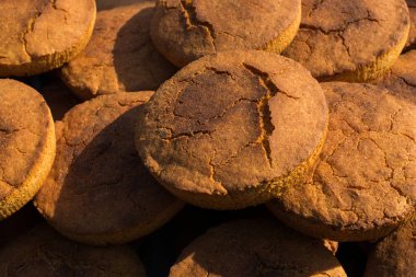 Mısır unundan yapılmış bir somun mısır ekmeği.