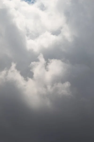 Des Nuages Sombres Gris Sont Dans Ciel — Photo