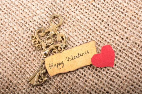 Икона Любви Слова Дня Святого Валентина Разорванной Бумаге — стоковое фото