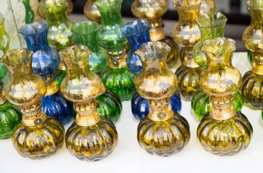 Retro tarzı fenerler metalden yapılmış eski ayarla