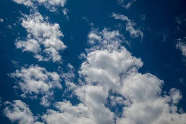 Céu Azul Cheio Nuvens Brancas — Fotografia de Stock