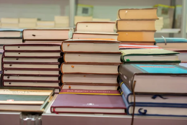 Apilamiento Libros Almacenados Como Concepto Educación Negocios —  Fotos de Stock