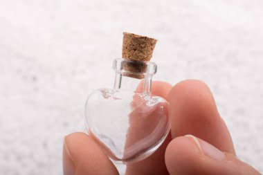 Kalp şeklinde renkli dekoratif nesneler