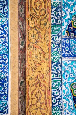 Osmanlı İslam sanatının çiçek desenli örneği