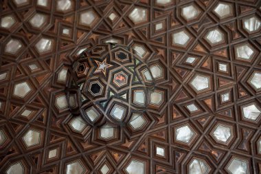 Osmanlı sanatı İnci kaküllerin Anası örneğidir