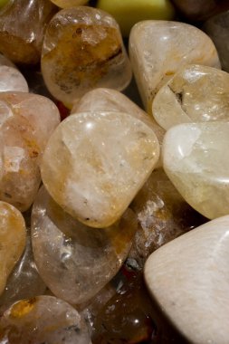 Mineral kaya jeodu olarak taştan taşlarla oynanmış.