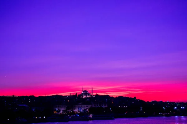 Buitenaanzicht Van Ottomaanse Stijl Moskee Istanbul — Stockfoto