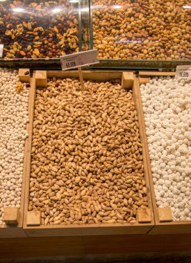 Fıstık kabuğu yemeye hazır