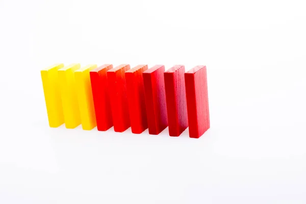 Blocos de dominó coloridos no fundo branco — Fotografia de Stock