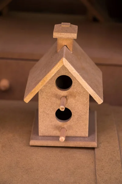 Vogelhaus aus Holz — Stockfoto