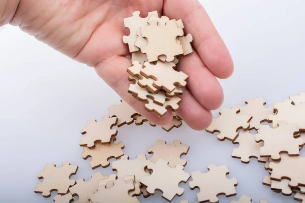 Hand holding piece of jigsaw puzzle as problem solution — Stock Photo, Image