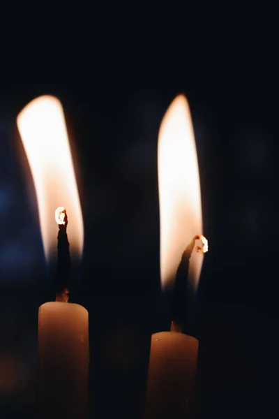 燃烧蜡烛使光的看法作为背景 — 图库照片
