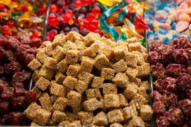 Geleneksel Türk tatlıları lokum şekeri gibi