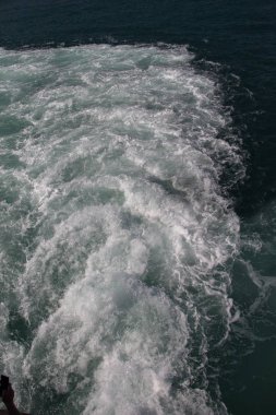 Köpük ve kabarcıklar ile su yüzey arka plan