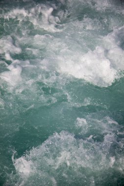 Köpük ve kabarcıklar ile su yüzey arka plan