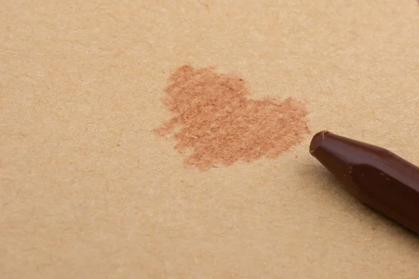 Symbol lásky tvar srdce kreslený na papíře — Stock fotografie