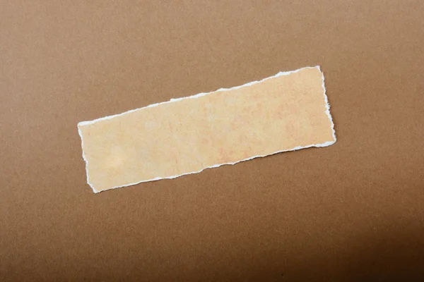 Grungy rasgado papel com espaço para texto em outro papel — Fotografia de Stock