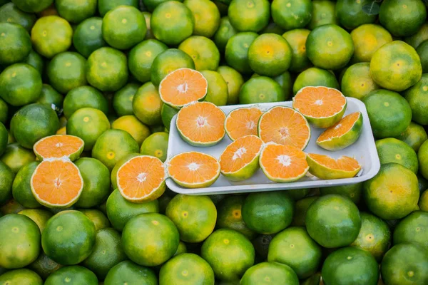 Freshly picked green tangerines mandarines, clementines, citrus — Stock Photo, Image