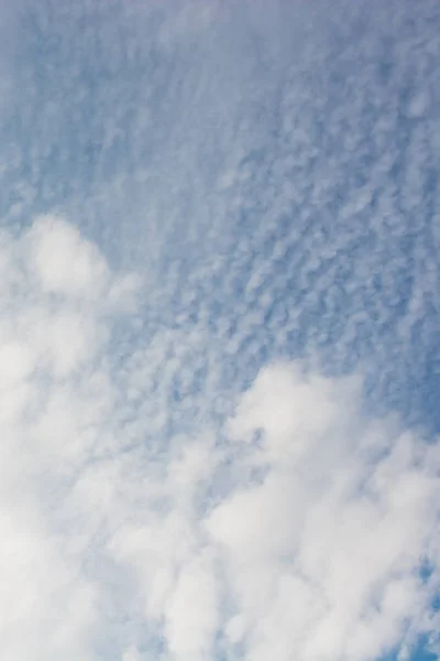 Nuvens Cinzentas Céu Azul — Fotografia de Stock