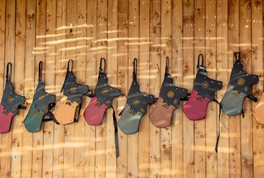 oklar içinde tutmak için deri titreme 