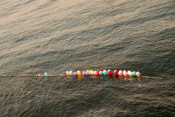Ballonnen als doelen op water — Stockfoto