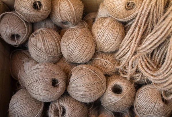 Biriktirir veya kahverengi renk keten dizisini alır