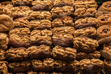 Bütün ceviz incir nutshells olmadan yığını