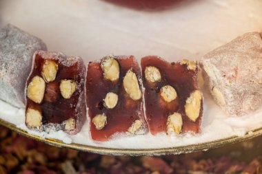 Geleneksel Türk tatlıları lokum şekeri gibi