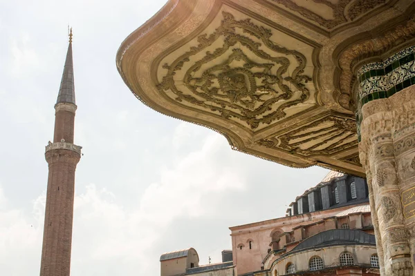 Ottoman Turkish style mosque minaret  as Religious Muslim temple — Stockfoto