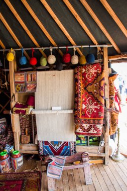 Halı dokuma tezgâhı üzerinde geleneksel türleri