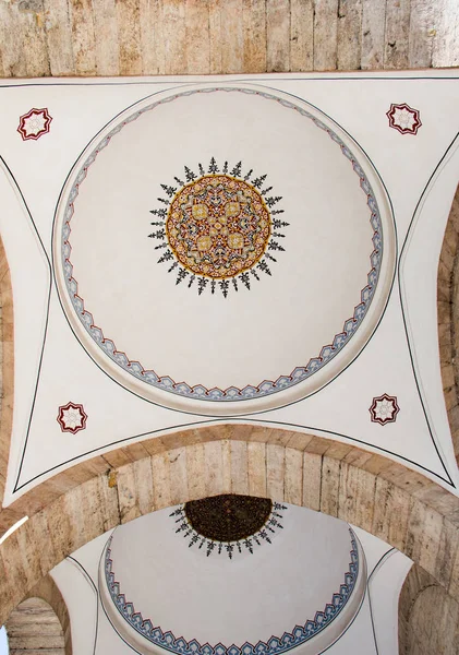 Vista interna della cupola nell'architettura ottomana — Foto Stock