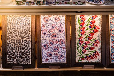  Çiçek desenli Osmanlı tarzı el yapımı Türk Çinileri