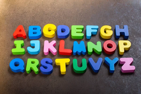 Letras del alfabeto de madera A, B y C para el concepto de aprendizaje — Foto de Stock