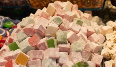 Geleneksel Türk tatlıları lokum şekeri gibi