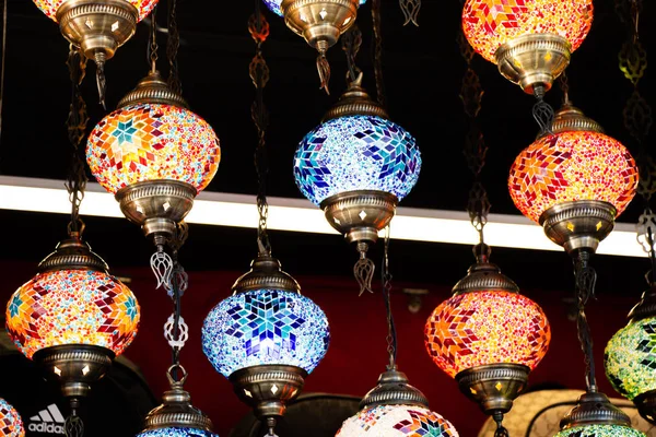 Мозаичные османские лампы с Большого базара — стоковое фото