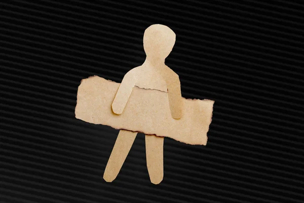 Paper man shape holding a note paper in hand — Stock Photo, Image