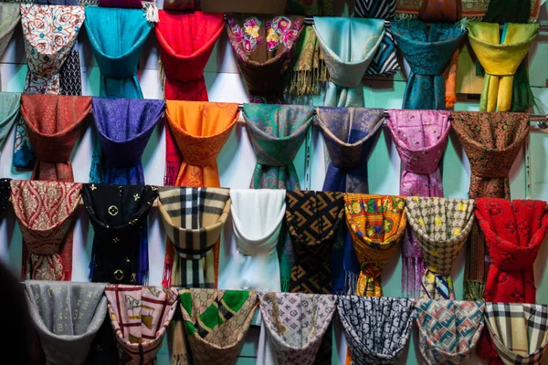 成堆的彩色织物织物 — 图库照片