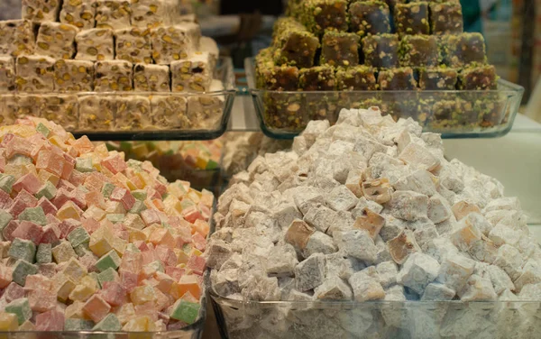 Dulces tradicionales turcos deleite como caramelo lokum —  Fotos de Stock