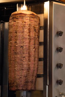 Geleneksel Türk yemeği Doner Kebap. Tüküren kebap shawarma