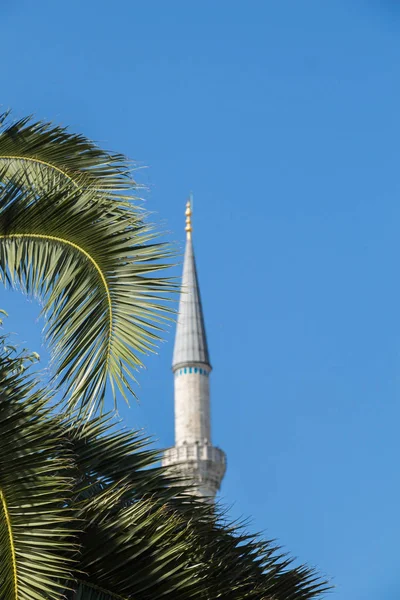 穆斯林清真寺的尖塔 旅游和旅行概念 — 图库照片