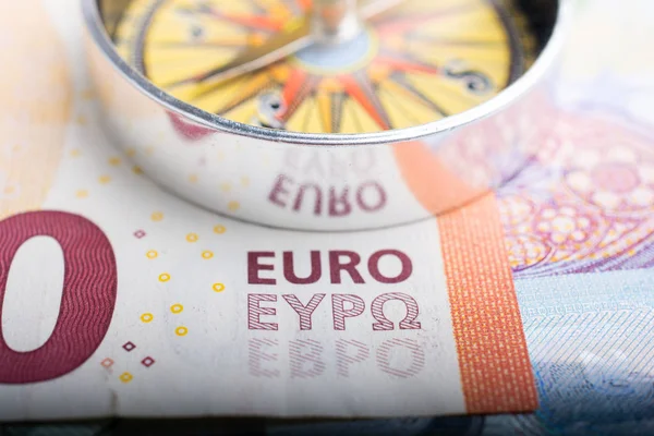 Банкноты Евро Компасом Направление Валютного Финансирования — стоковое фото